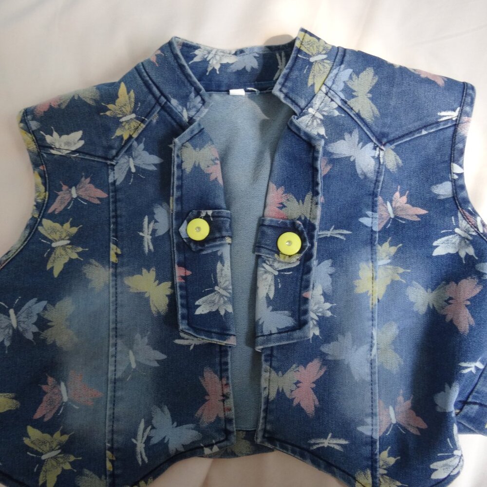 cute patterned buttefly top ptp 14 1/2